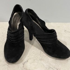 Me Too Black Suede Heels Ankle Booties - Jester